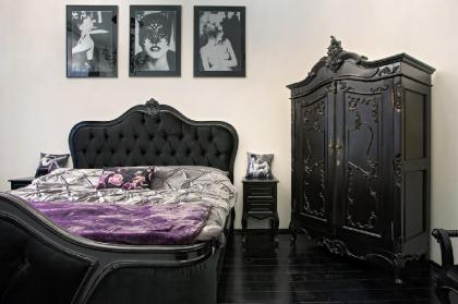 Tragic Kiss Luxury Romantic Atelier