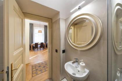 New Town - 1 Bedroom 2 Bathroom Jungmann - image 3