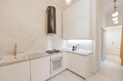 Salvador - design Daliesque apartment in Prague - image 10