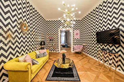 Salvador - design Daliesque apartment in Prague - image 16