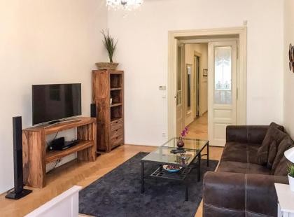 Karlova 22 Old Town Apartment - image 1