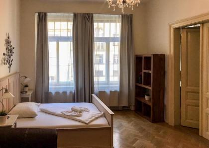 Karlova 22 Old Town Apartment - image 4