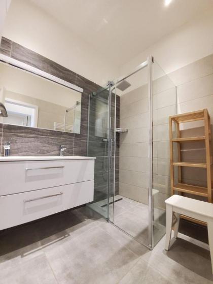 Big Clean Modern Apartment Walking Distance