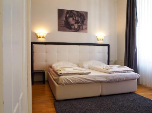 Zatecka 4 Old Town Apartment - image 3