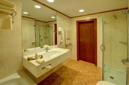 Jalta Boutique Hotel - image 2