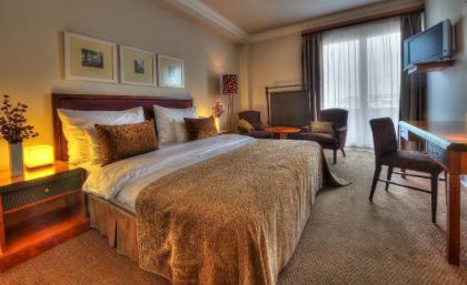 Jalta Boutique Hotel - image 3