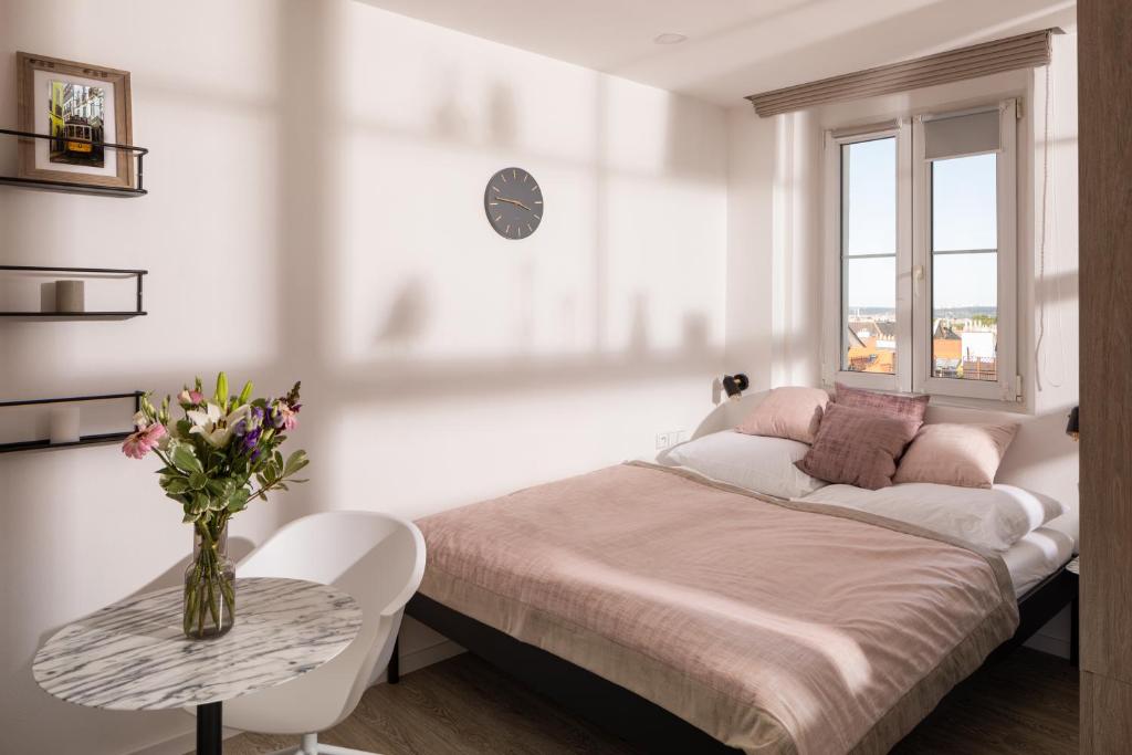 Minimalist Studio in Vinohrady by Prague Days - main image