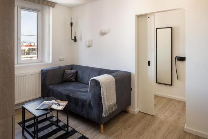 Minimalist Studio in Vinohrady by Prague Days - image 5