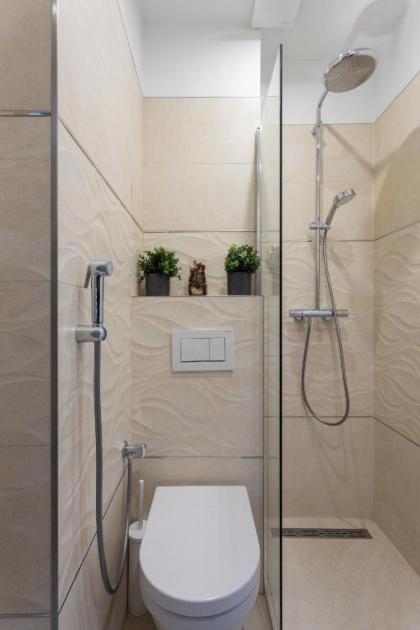 Minimalist Studio in Vinohrady by Prague Days - image 8