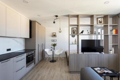 Minimalist Studio in Vinohrady by Prague Days - image 9