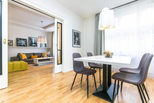 UNIQUE Old Town apartments at Palace Dlouha - image 2