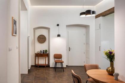 Open-plan Apartment in Old Town by Prague Days - image 12