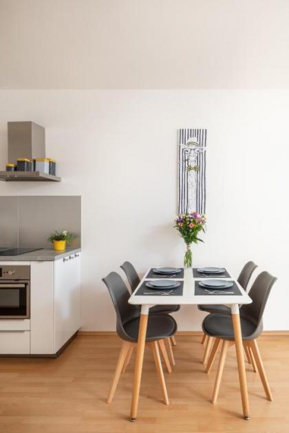 Sunny Apartment in Modřany by Prague Days - image 5