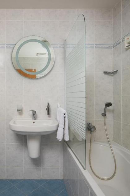 Sunny Apartment in Modřany by Prague Days - image 6